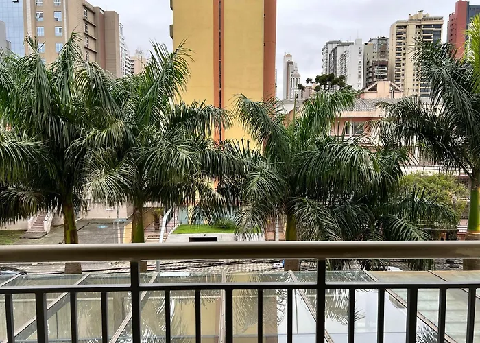 Luxuoso apto 2 quartos na Av do Batel- Academia, Piscina aquecida e Churrasqueira